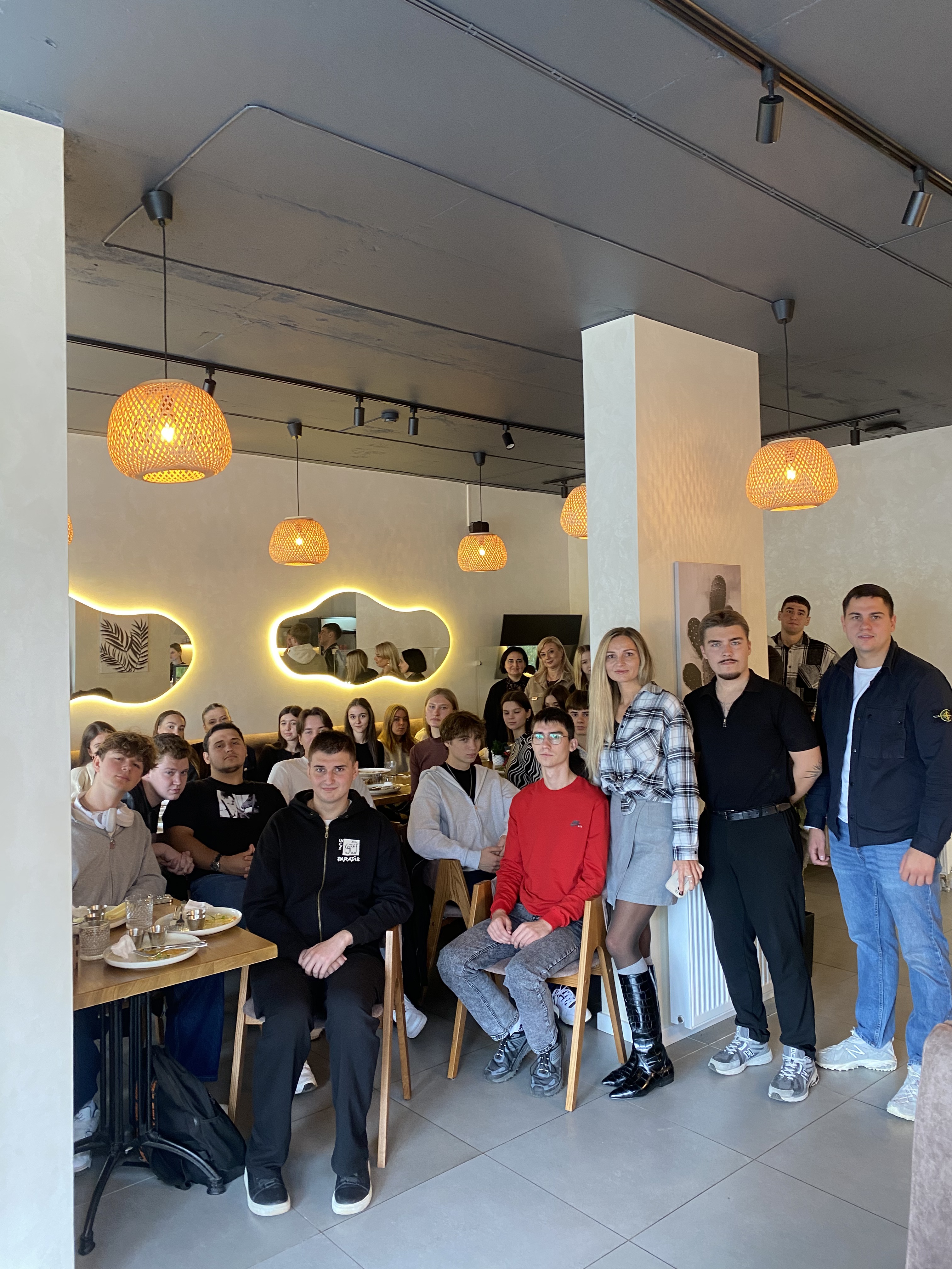 🌟 Бізнес-сніданок у "Хрум-Хрум" на тему: Унікальна пропозиція vs Точка болю: Як знайти баланс у бізнес-розвитку". 🌟