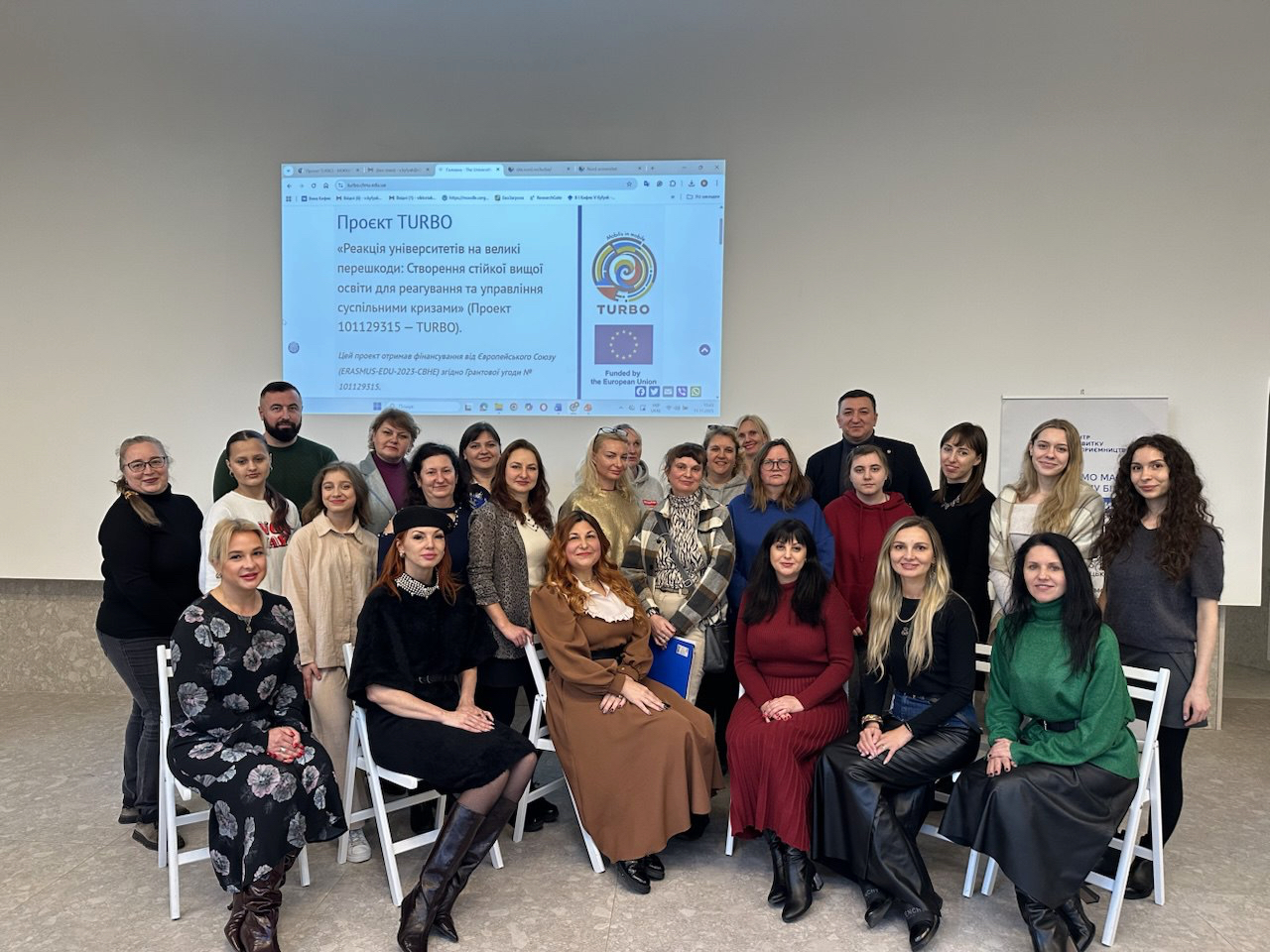 11.11.2025 року відбулася знакова подія – завершення тримісячного інтенсивного навчання в межах проєкту TURBO «Реакція університетів на великі перешкоди: створення стійкої вищої освіти для реагування та управління суспільними кризами» – Пітчинг бізнес-ідей.